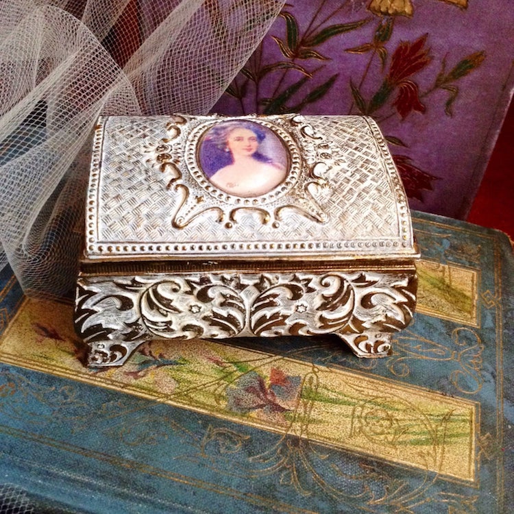 Vintage cameo jewelry box