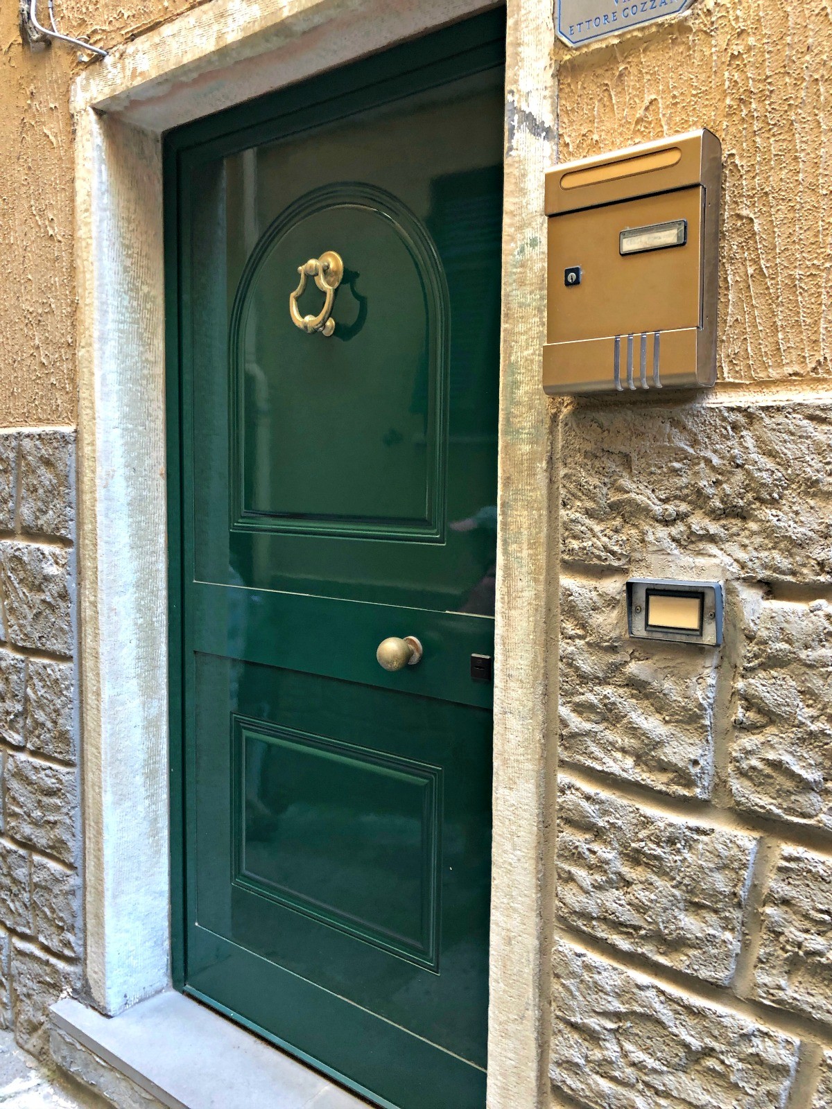 green door